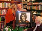 Elma van Diem met haar schilderij voor mij en Jan Kal